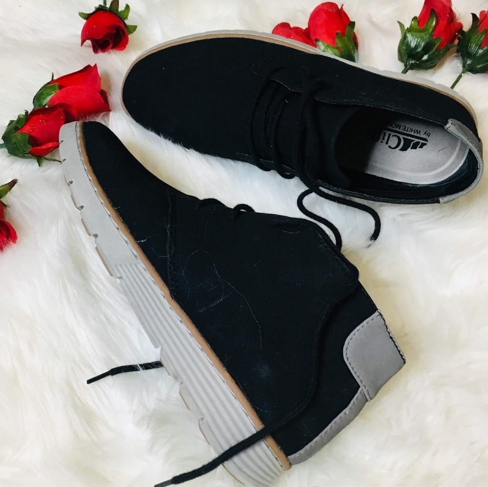 NEW CLIFFS BY WHITE MOUNTAIN DELPHA ANKLE BOOTIE